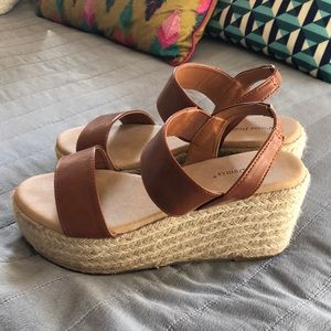 Women’s sandal wedges